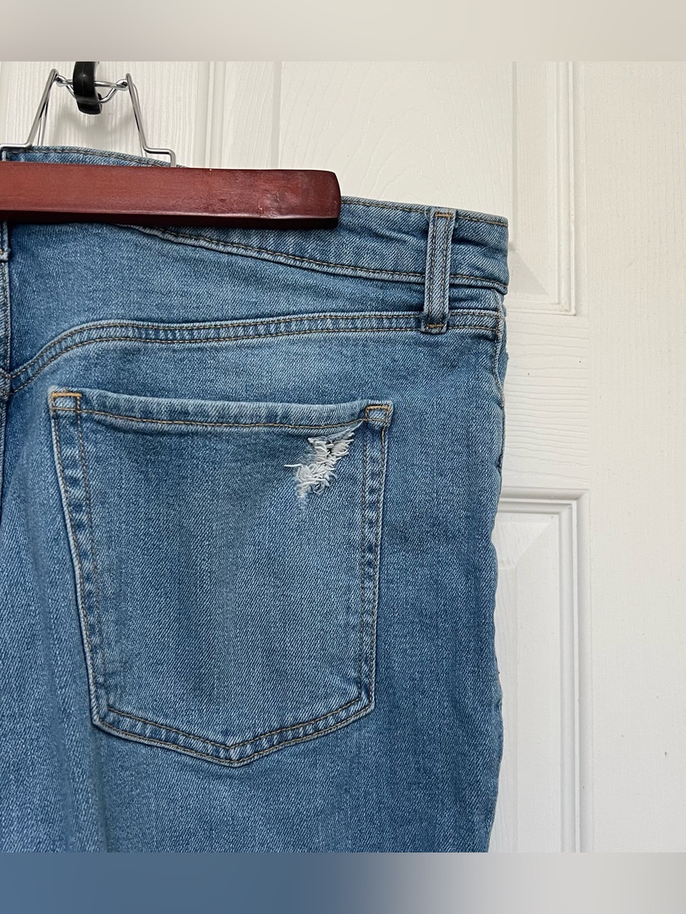 Lightly Distressed Blue Jeans 🫐 - Picture 8 of 9